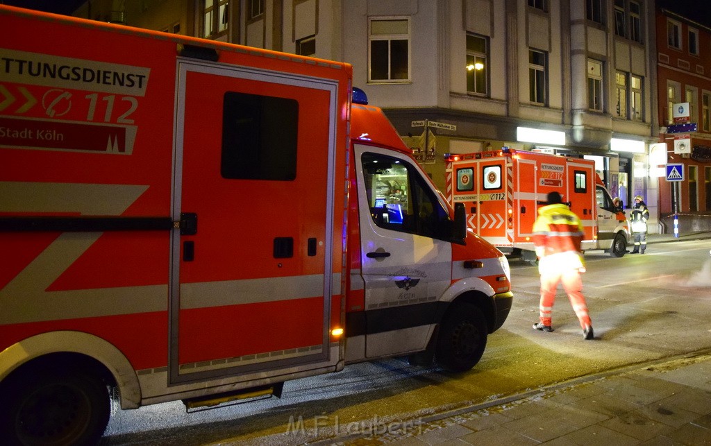 Einsatz BF Koeln Muelheim Formesstr Deutz Muelheimesrtr P107.JPG - Miklos Laubert